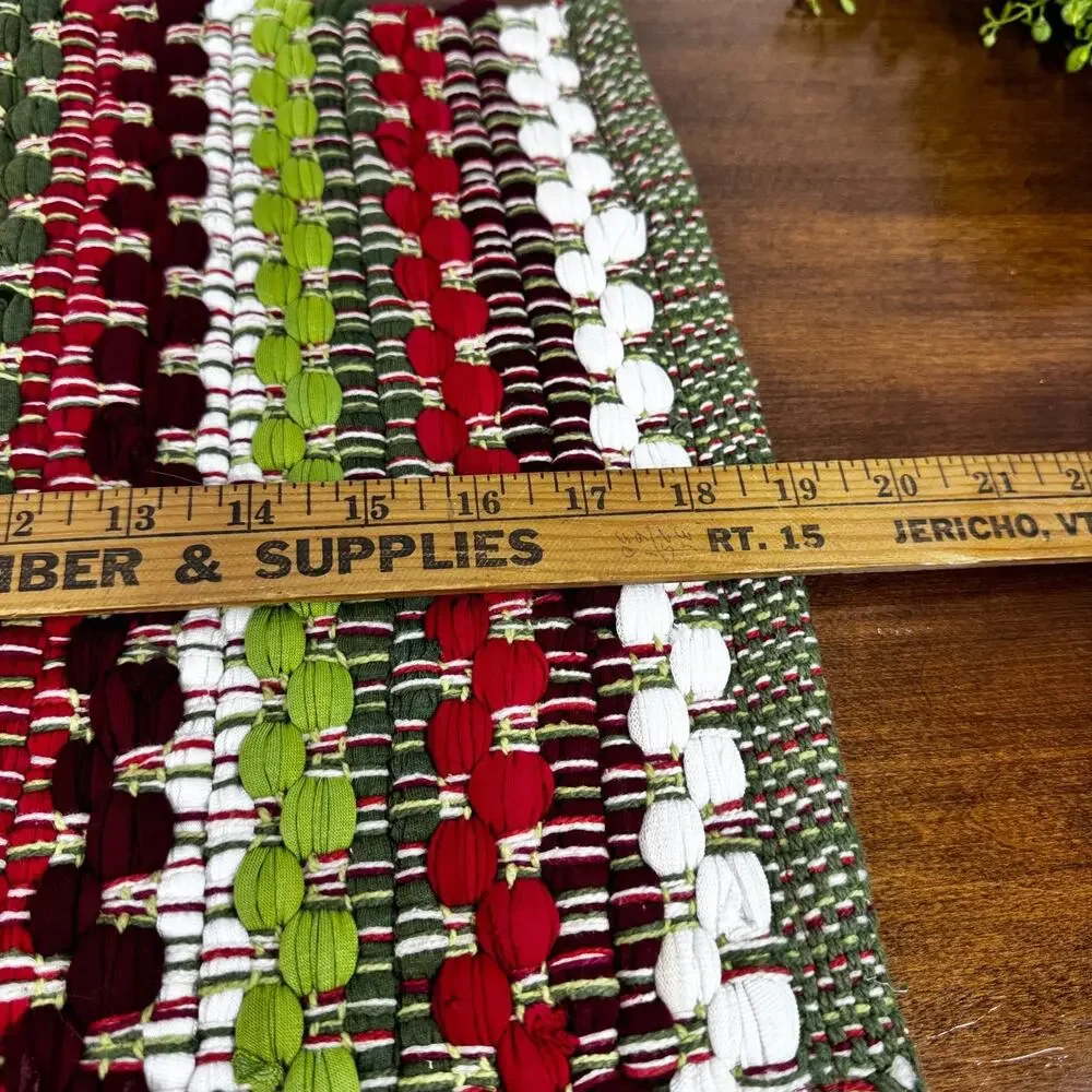 Amish Toothbrush Rag Rug Christmas Red Green White Placemat 19